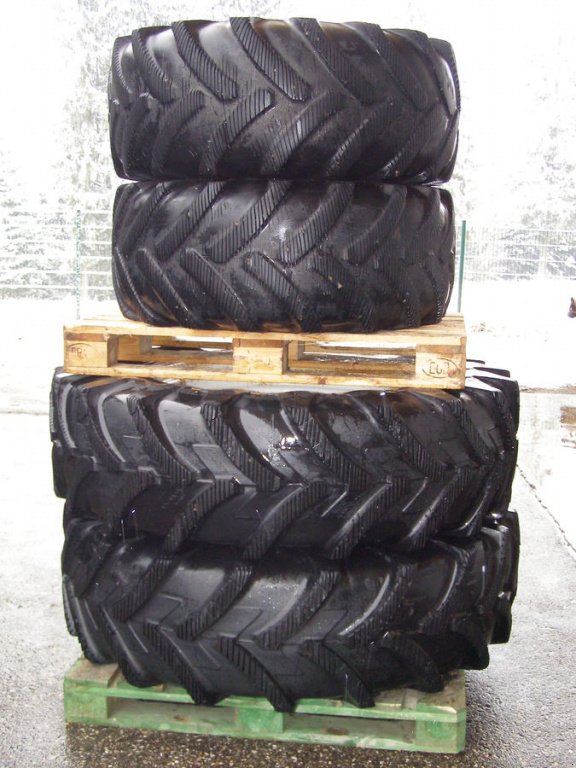 Rad des Typs Michelin 16.9-R34 und 425/75-R20, Gebrauchtmaschine in Arnreit (Bild 1)