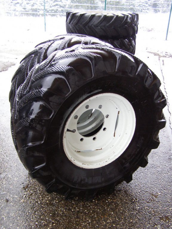 Rad des Typs Michelin 16.9-R34 und 425/75-R20, Gebrauchtmaschine in Arnreit (Bild 2)