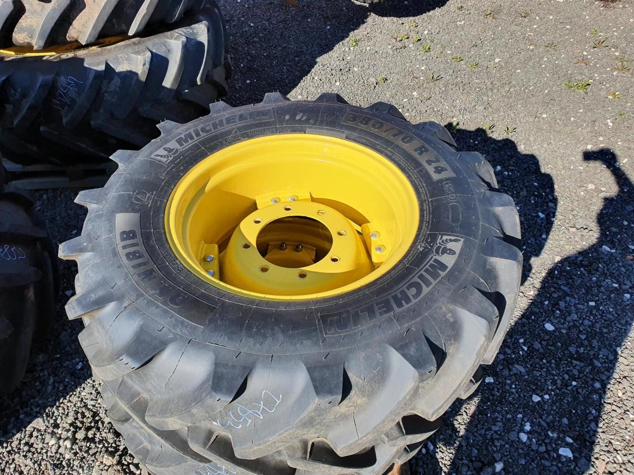 Rad of the type Michelin 380/70R24 x2, Neumaschine in Niederkirchen (Picture 2)