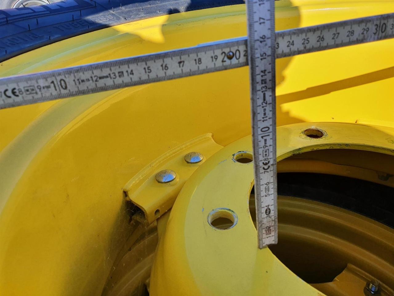 Rad of the type Michelin 380/70R24 x2, Neumaschine in Niederkirchen (Picture 8)