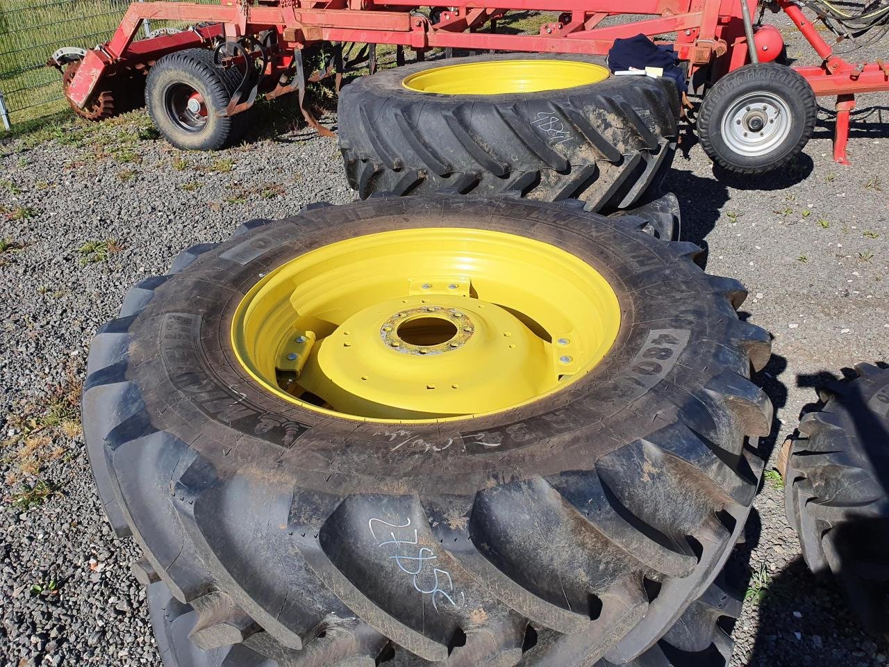 Rad des Typs Michelin 480/70R34 x2, Neumaschine in Niederkirchen (Bild 2)