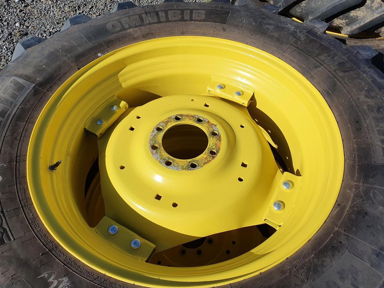 Rad des Typs Michelin 480/70R34 x2, Neumaschine in Niederkirchen (Bild 4)