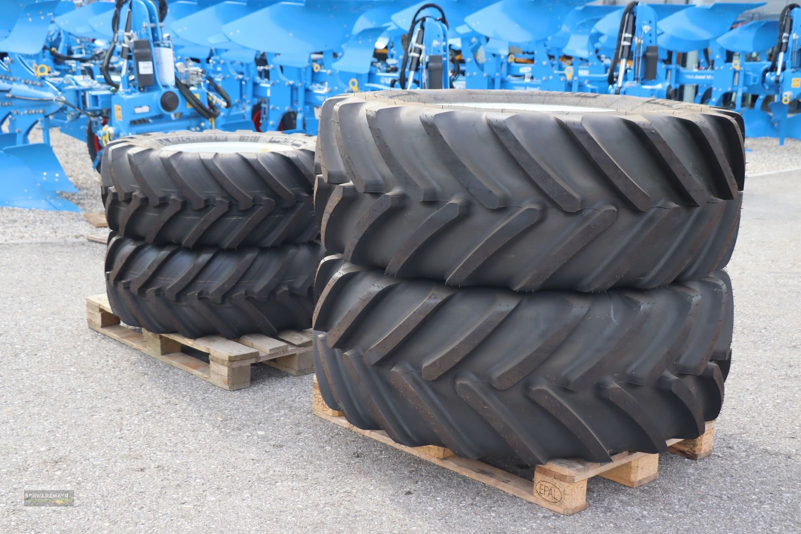 Rad of the type Michelin 540/65R28+380/75R20, Neumaschine in Gampern (Picture 4)
