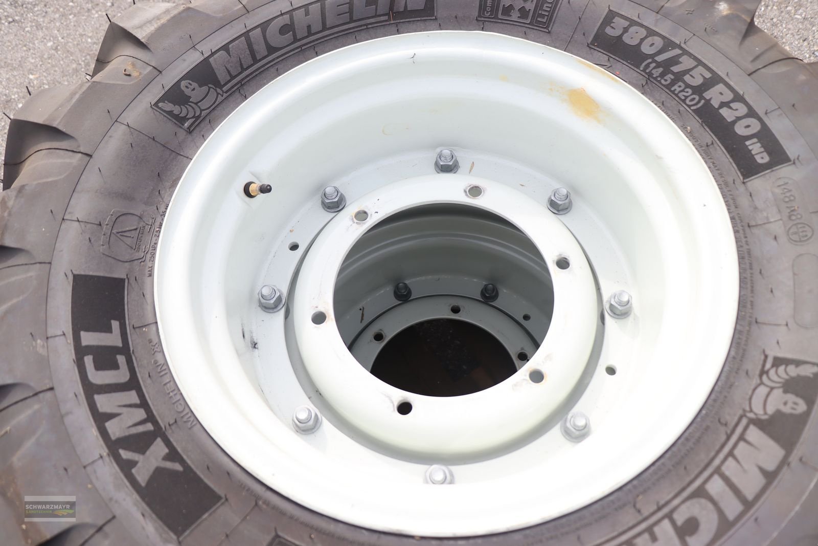 Rad of the type Michelin 540/65R28+380/75R20, Neumaschine in Gampern (Picture 12)