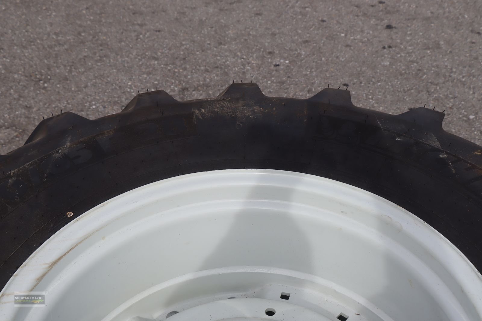 Rad of the type Michelin 540/65R28+380/75R20, Neumaschine in Gampern (Picture 5)