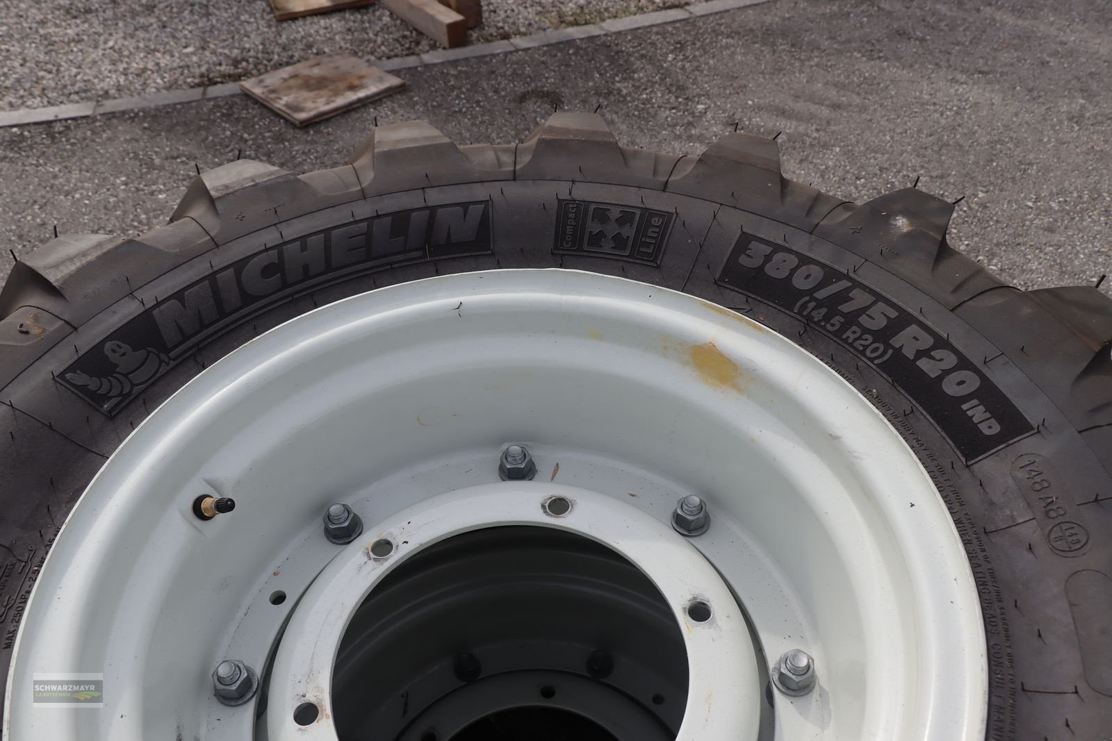 Rad of the type Michelin 540/65R28+380/75R20, Neumaschine in Gampern (Picture 11)