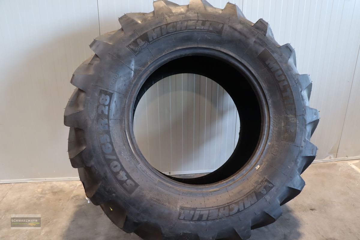 Rad des Typs Michelin 540/65R28, Neumaschine in Gampern (Bild 1)