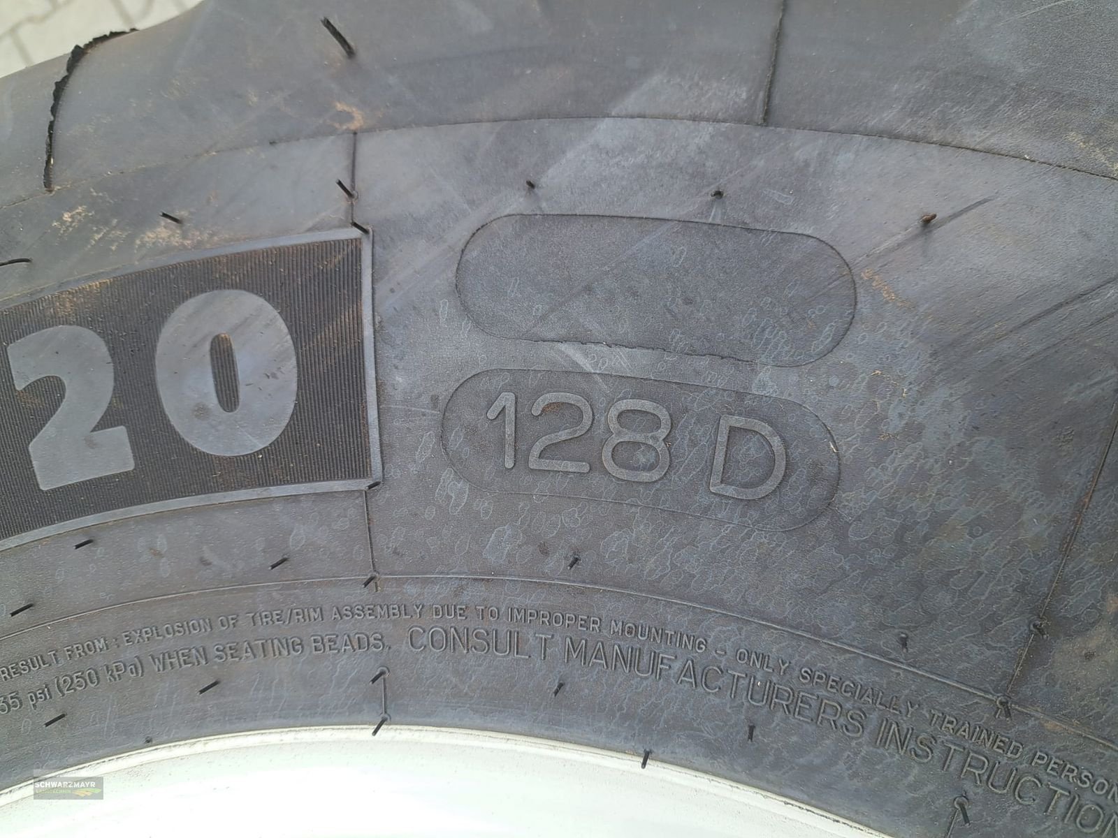 Rad des Typs Michelin 600/60R30+440/65R20, Neumaschine in Aurolzmünster (Bild 11)