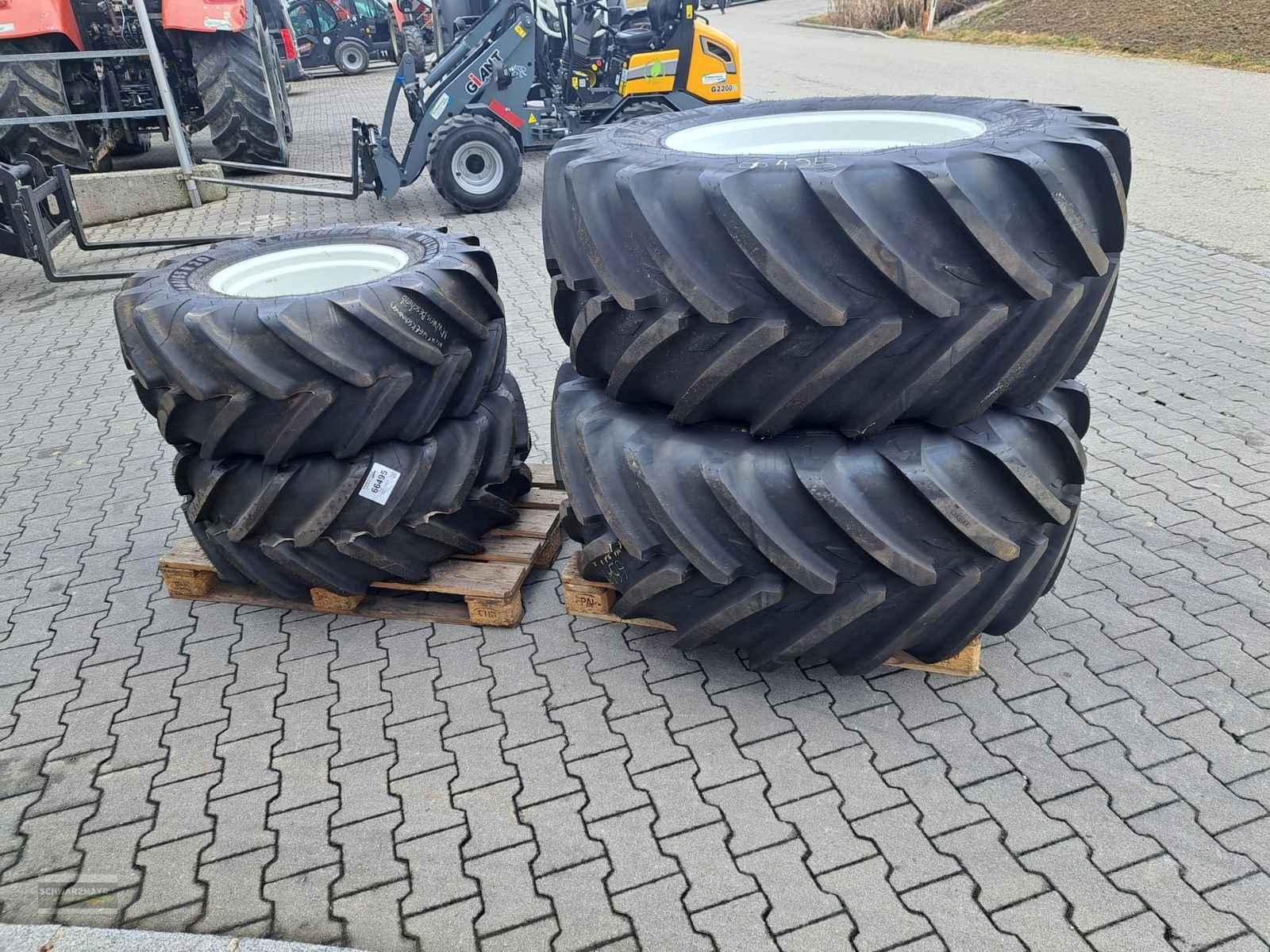 Rad des Typs Michelin 600/60R30+440/65R20, Neumaschine in Aurolzmünster (Bild 5)
