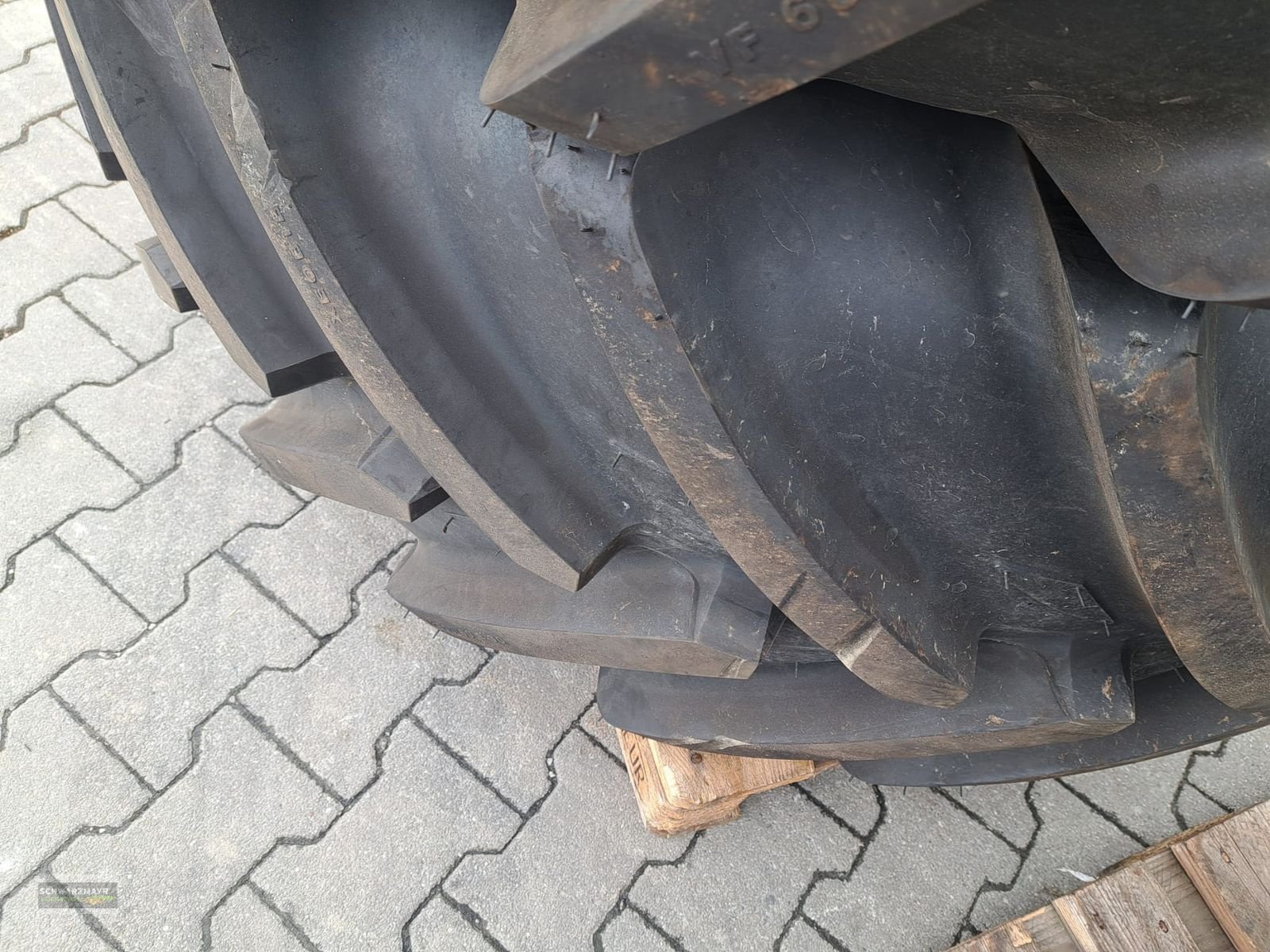 Rad des Typs Michelin 600/60R30+440/65R20, Neumaschine in Aurolzmünster (Bild 13)