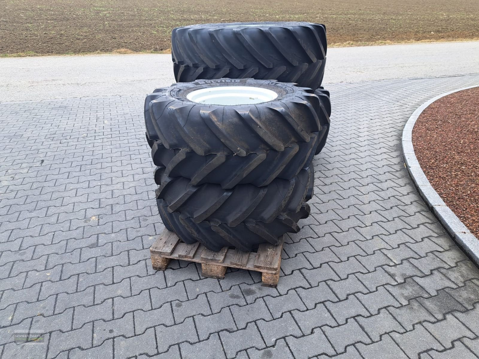 Rad des Typs Michelin 600/60R30+440/65R20, Neumaschine in Aurolzmünster (Bild 12)