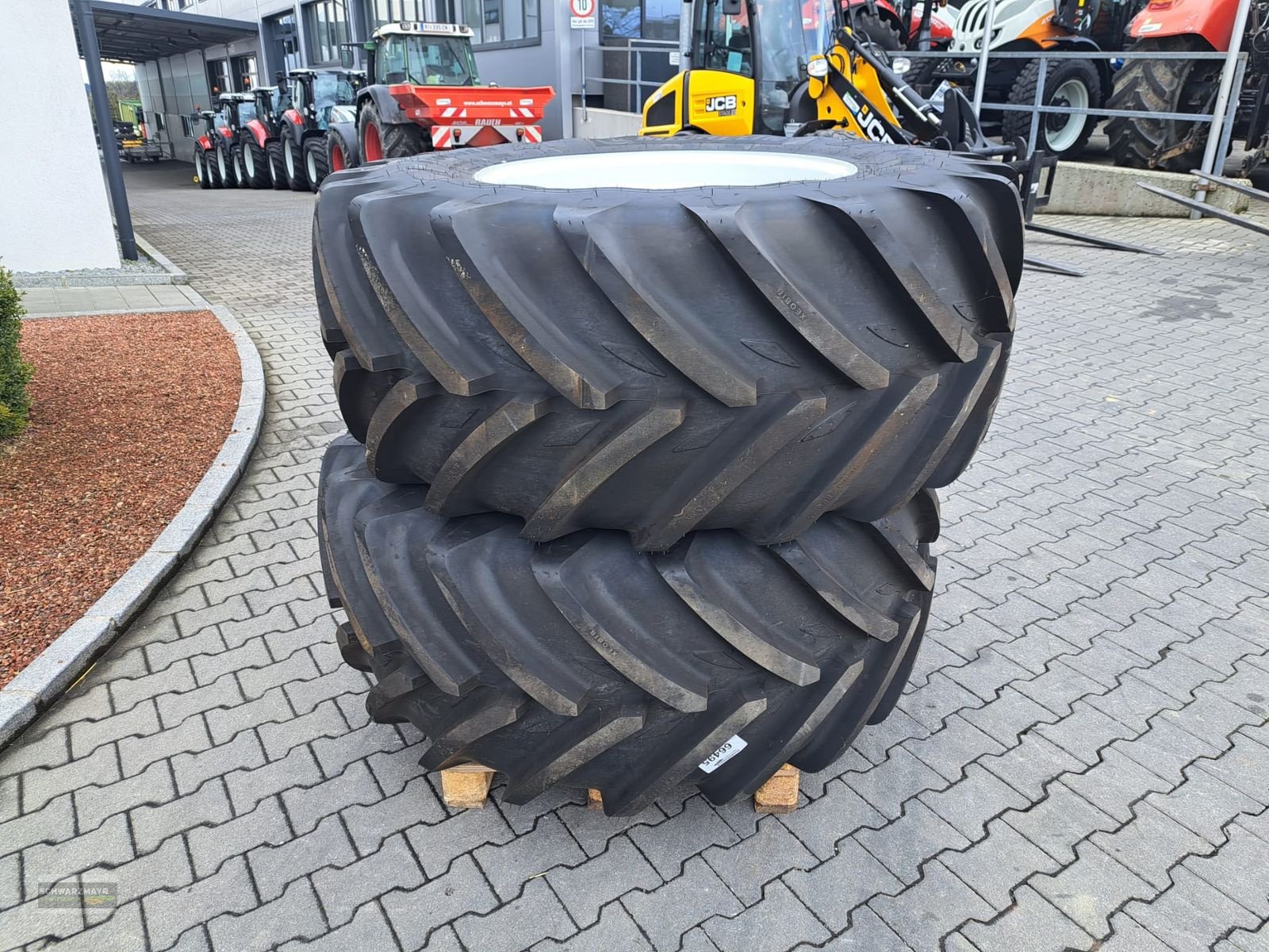Rad des Typs Michelin 600/60R30+440/65R20, Neumaschine in Aurolzmünster (Bild 4)