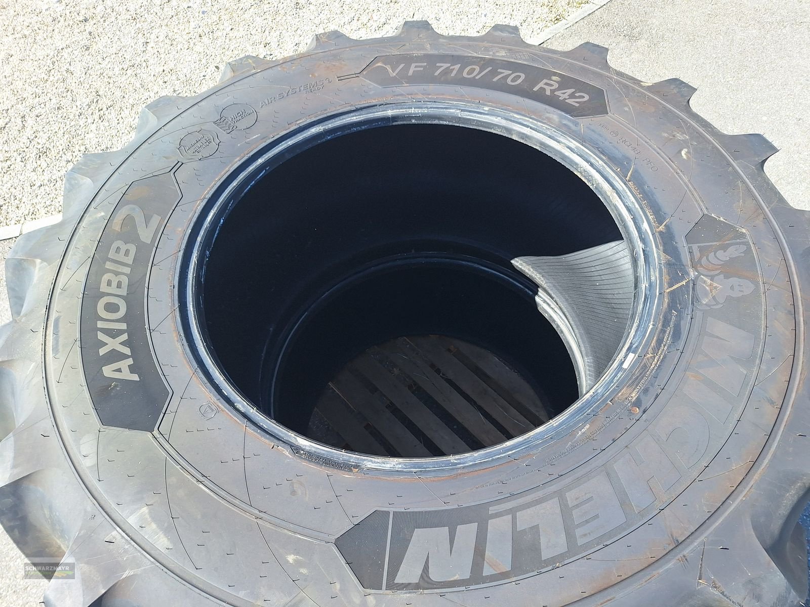Rad des Typs Michelin 710/70R42+600/70R30, Neumaschine in Gampern (Bild 8)