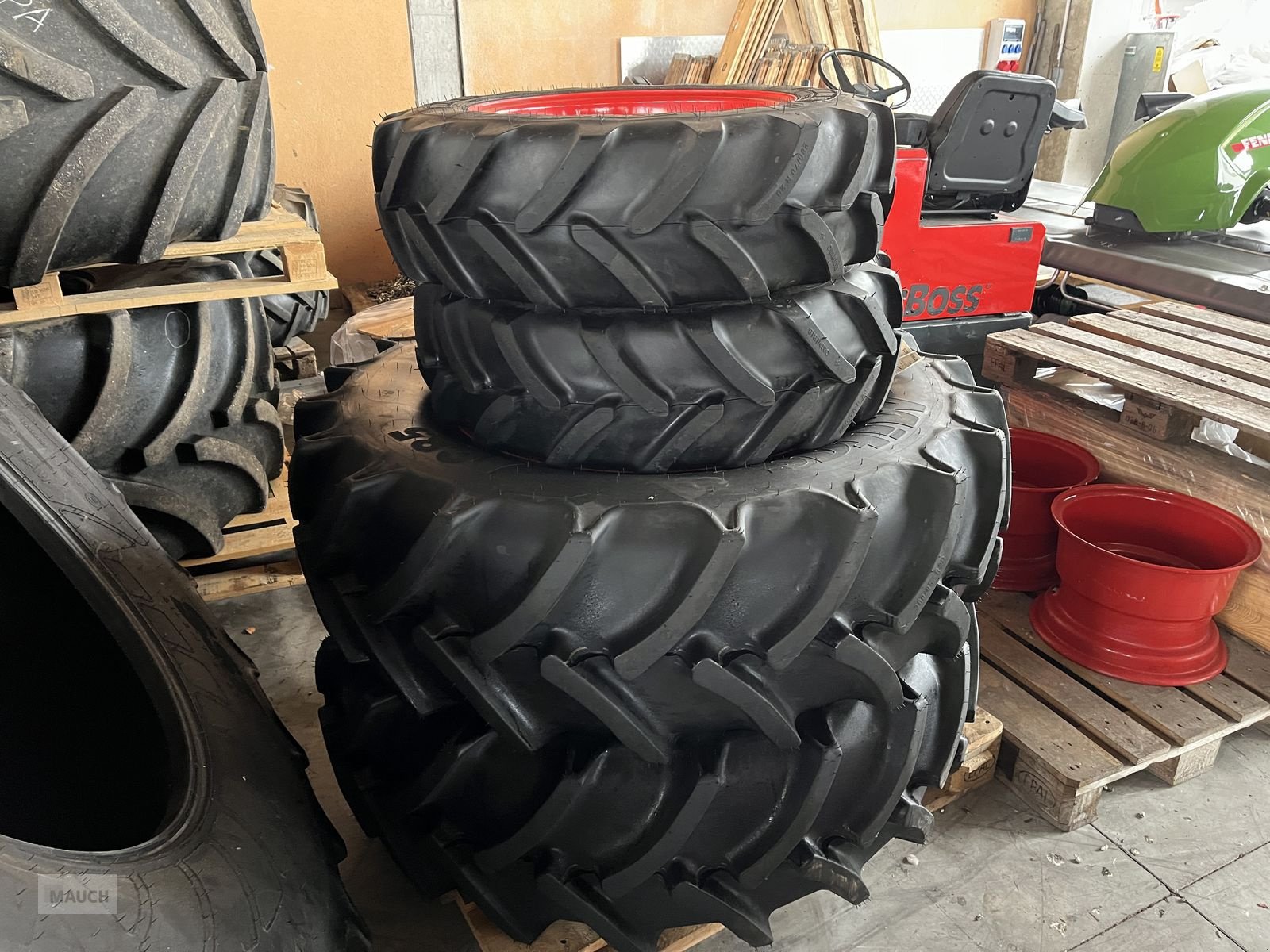 Rad van het type Michelin Kompletträder zu Fendt 200P, Vorführmaschine in Burgkirchen (Foto 1)