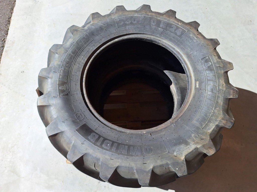Rad del tipo Michelin Omnibib 380 / 70 R24, Gebrauchtmaschine en Susten (Imagen 3)