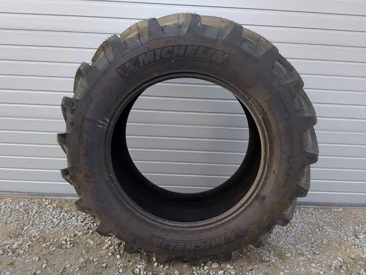 Rad des Typs Michelin Reifen 540/65R38, Neumaschine in NATTERNBACH (Bild 1)