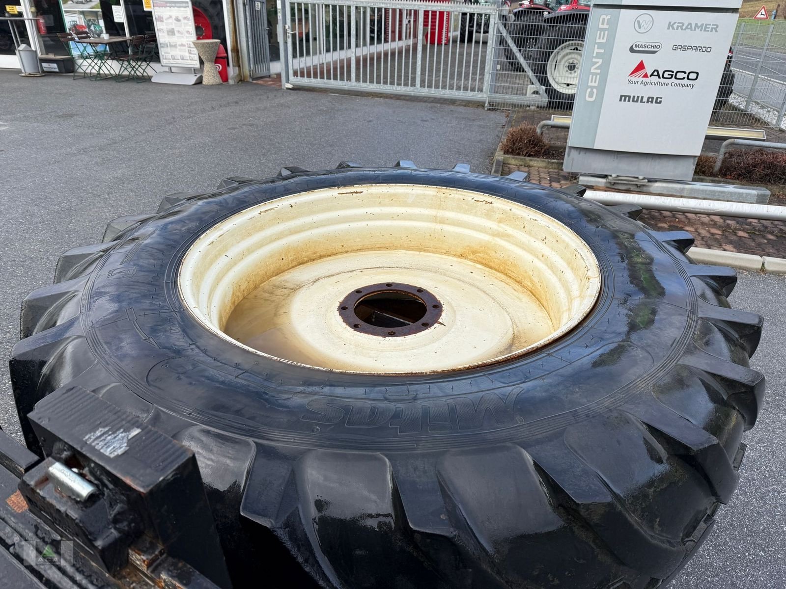 Rad des Typs Mitas 20,8 R42, Gebrauchtmaschine in Markt Hartmannsdorf (Bild 1)