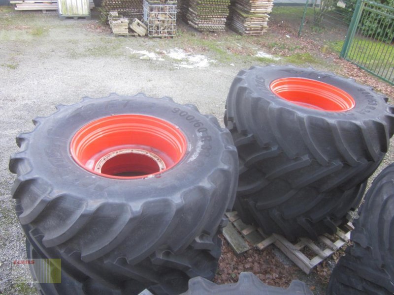 Rad des Typs Mitas 4 Kompletträder MITAS 900/60R38, XERION 4000, Neumaschine in Molbergen (Bild 6)