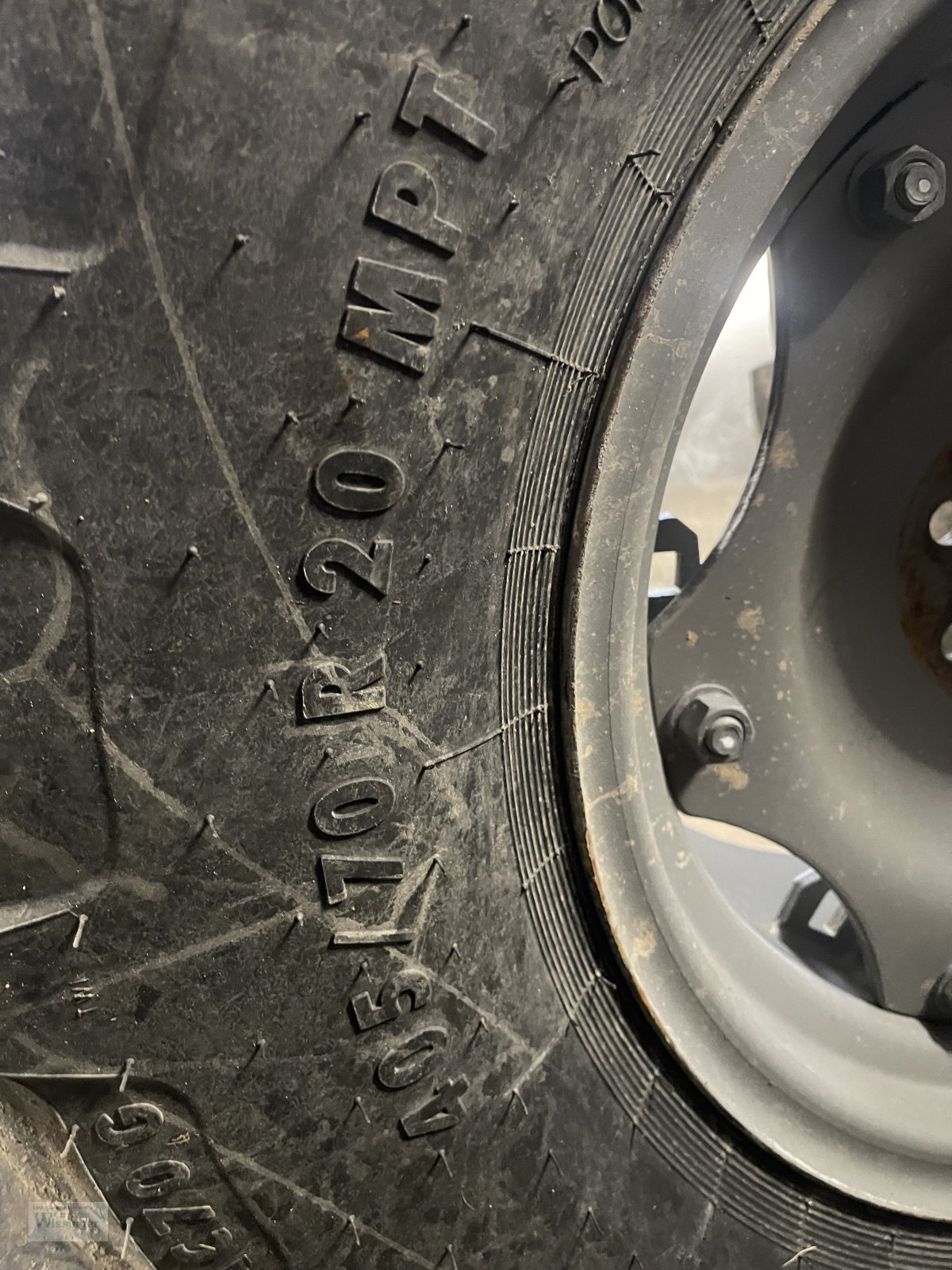 Rad des Typs Mitas 405/70 R20, Neumaschine in Thalmässing (Bild 2)