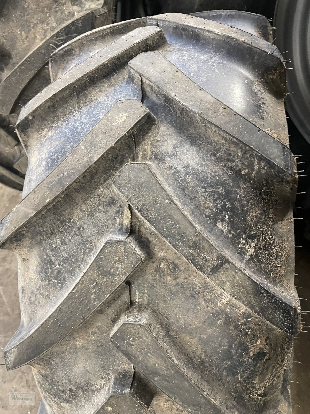 Rad des Typs Mitas 405/70 R20, Neumaschine in Thalmässing (Bild 3)