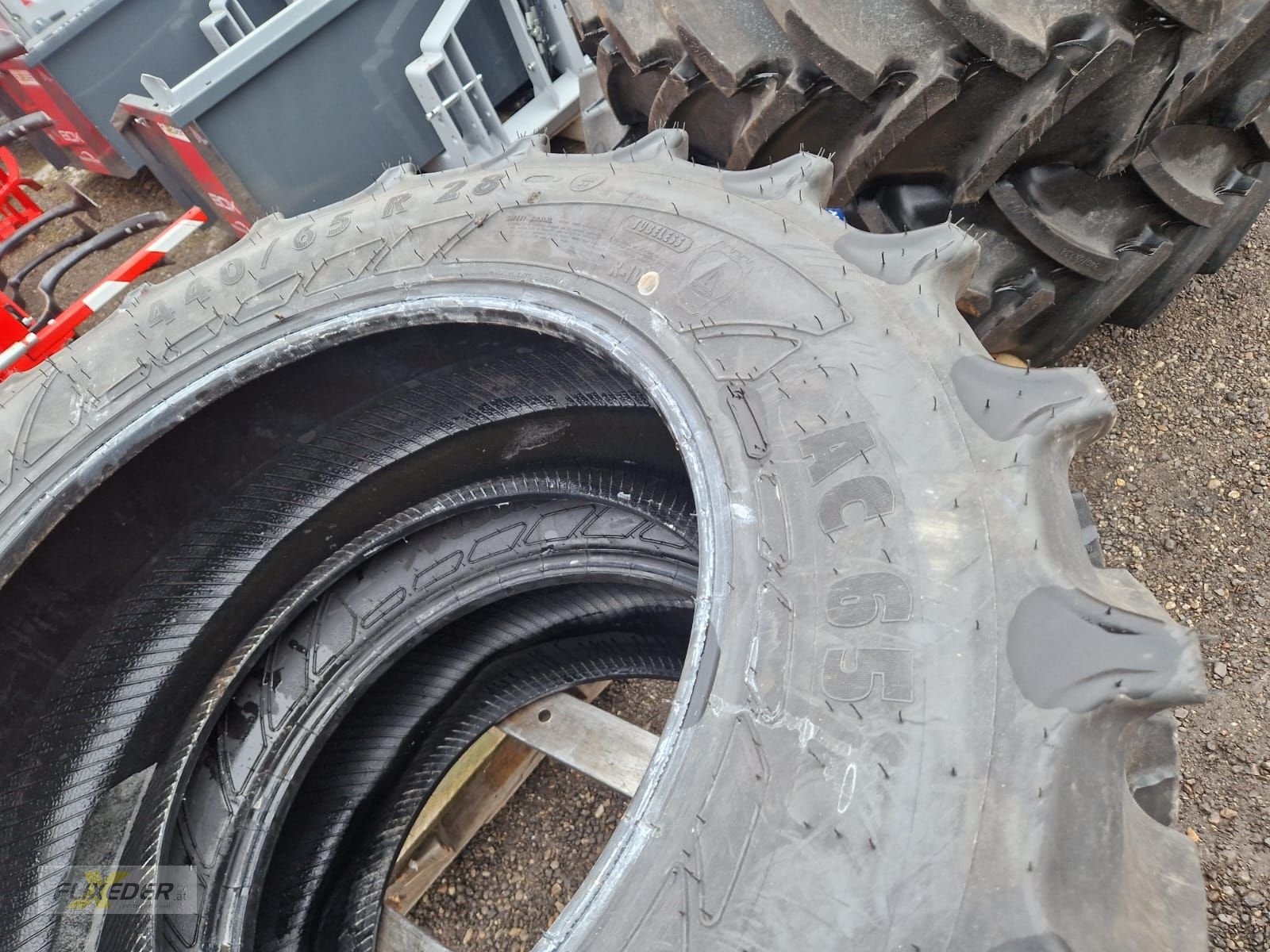 Rad del tipo Mitas 540/65 R 38  AC 65 Reifen 147 D (150 A8), Neumaschine en Pattigham (Imagen 1)