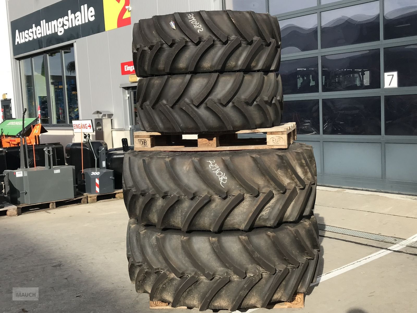 Rad des Typs Mitas 540/65R34 + 440/65R24 mit Felgen, Gebrauchtmaschine in Burgkirchen (Bild 2)