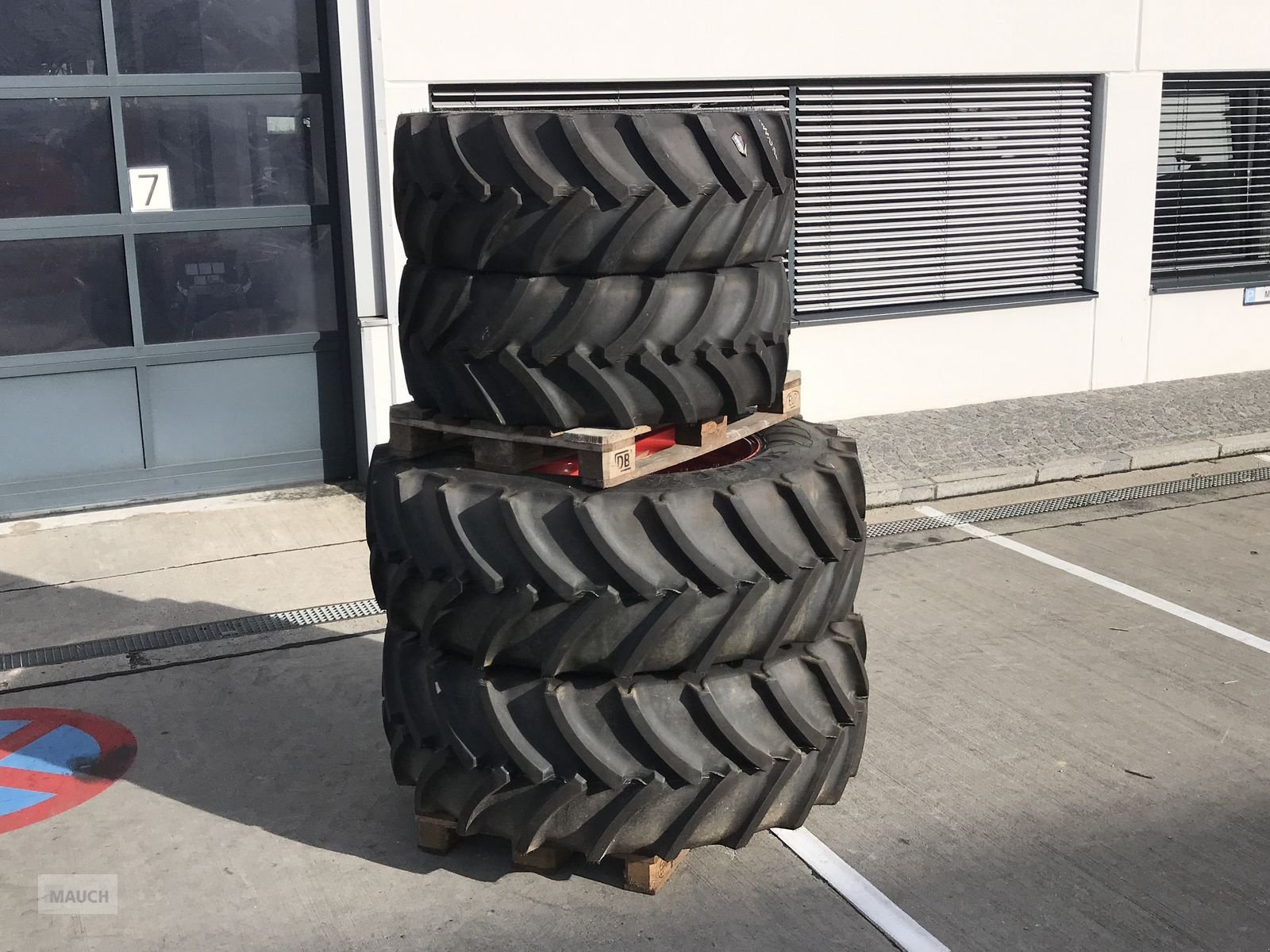 Rad des Typs Mitas 540/65R34 + 440/65R24 mit Felgen, Gebrauchtmaschine in Burgkirchen (Bild 1)