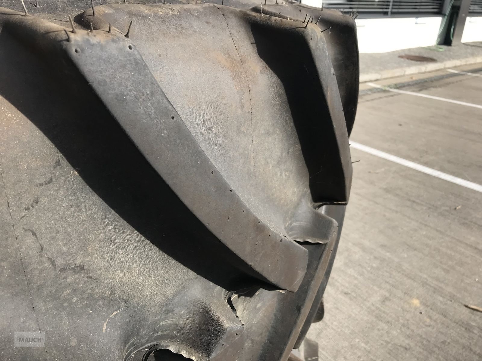 Rad des Typs Mitas 540/65R34 + 440/65R24 mit Felgen, Gebrauchtmaschine in Burgkirchen (Bild 3)