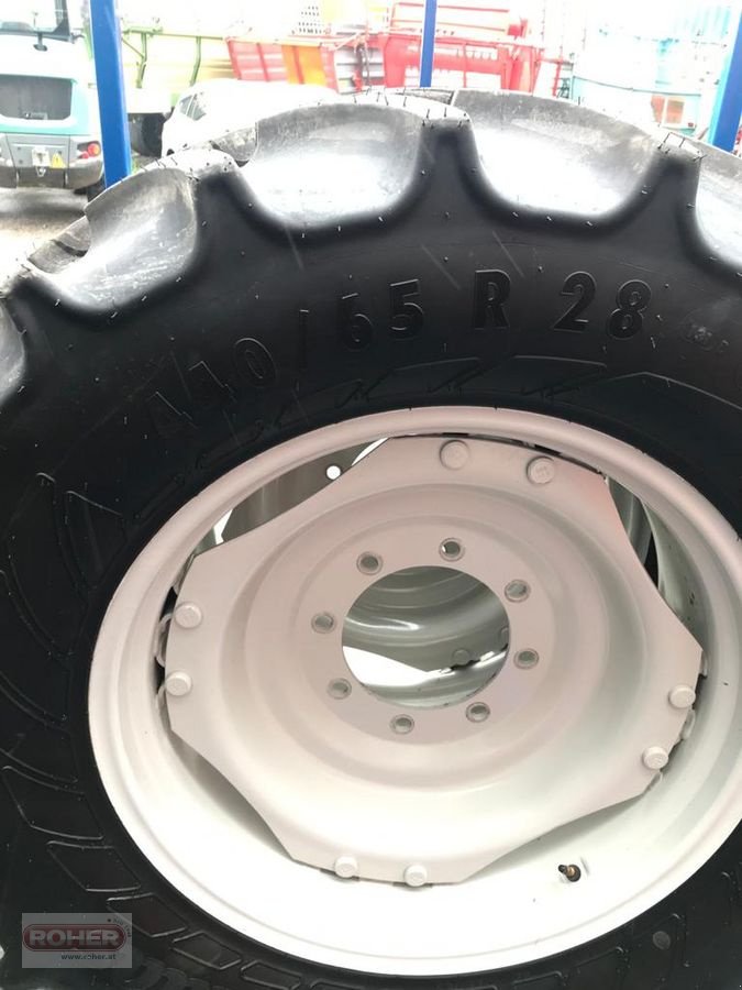 Rad des Typs Mitas 540/65R38 und 440/65R28, Neumaschine in Wieselburg Land (Bild 3)