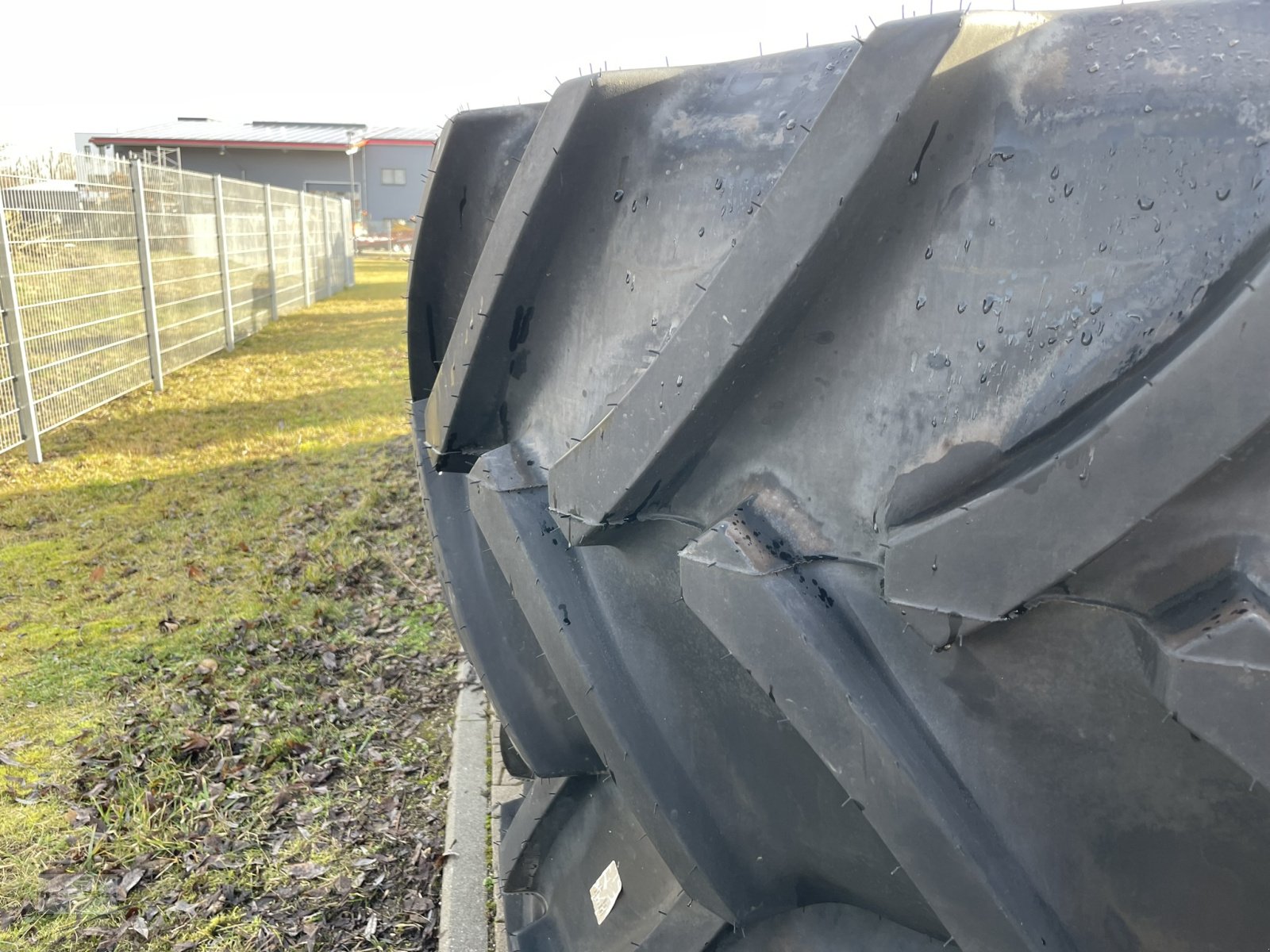 Rad des Typs Mitas 600/65 R38 + 480/65 R28, Neumaschine in Eching (Bild 5)