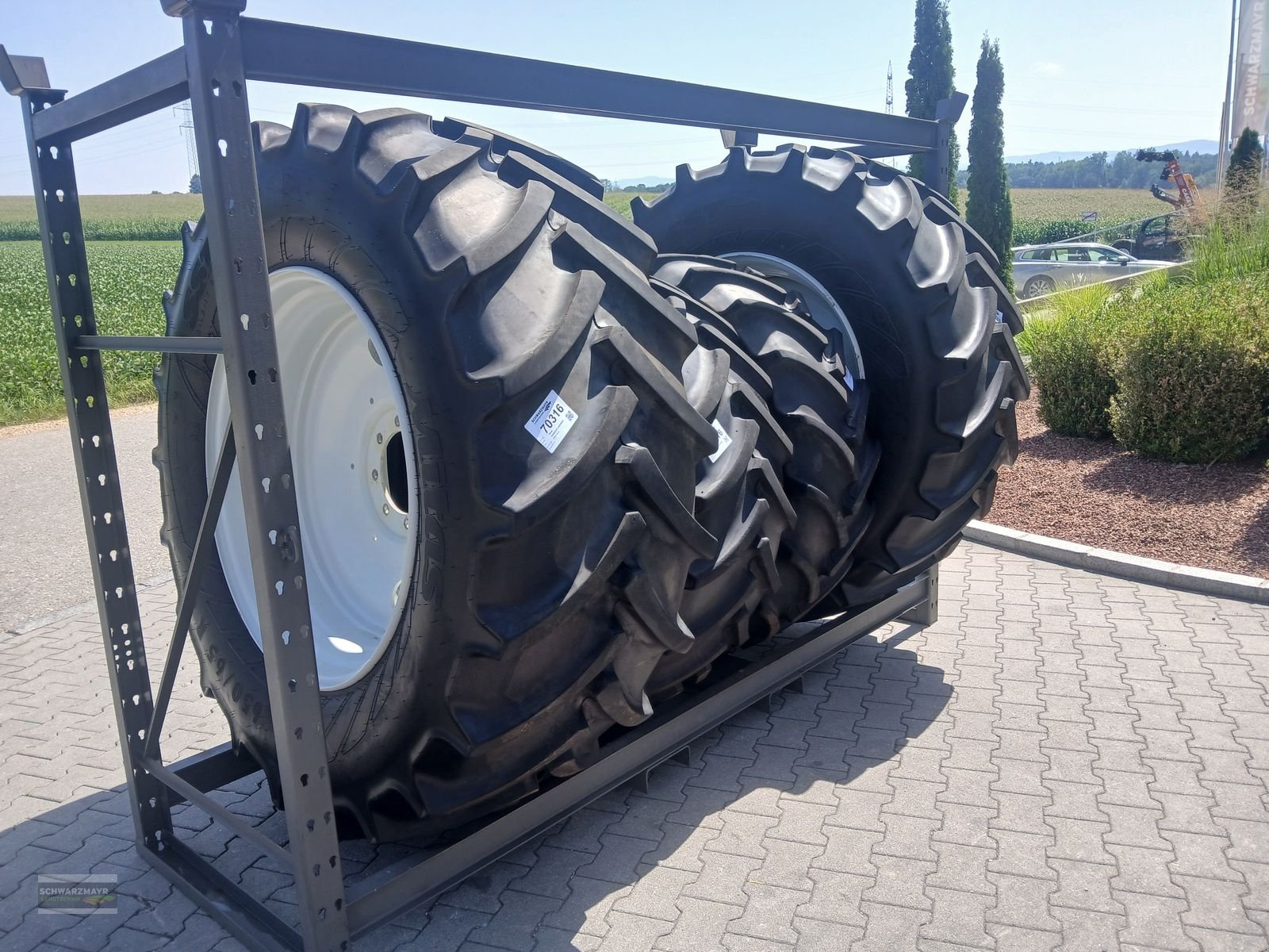 Rad des Typs Mitas 650/65R28+540/65R38 Kompletträder, Vorführmaschine in Aurolzmünster (Bild 2)