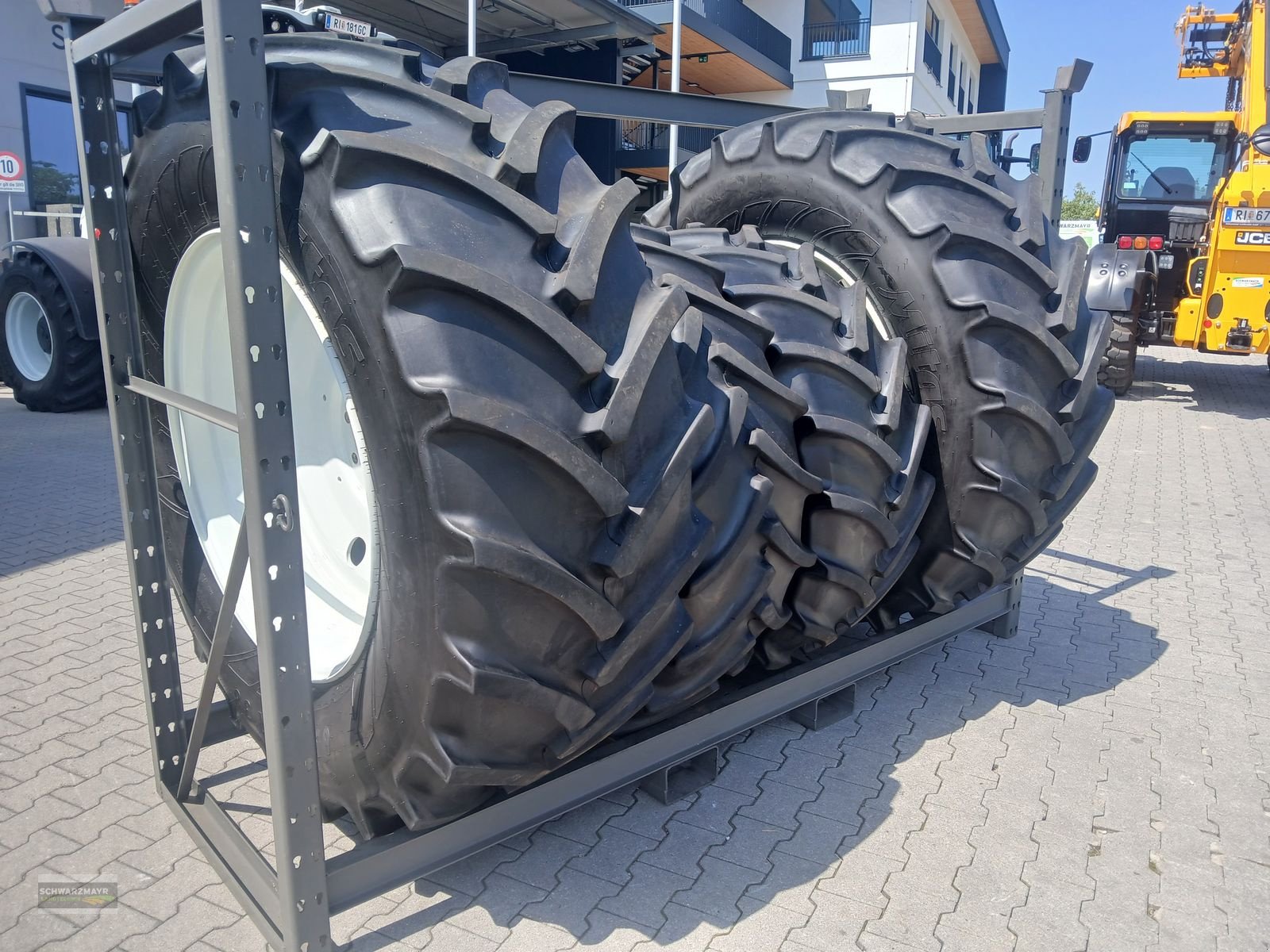 Rad des Typs Mitas 650/65R28+540/65R38 Kompletträder, Vorführmaschine in Aurolzmünster (Bild 4)