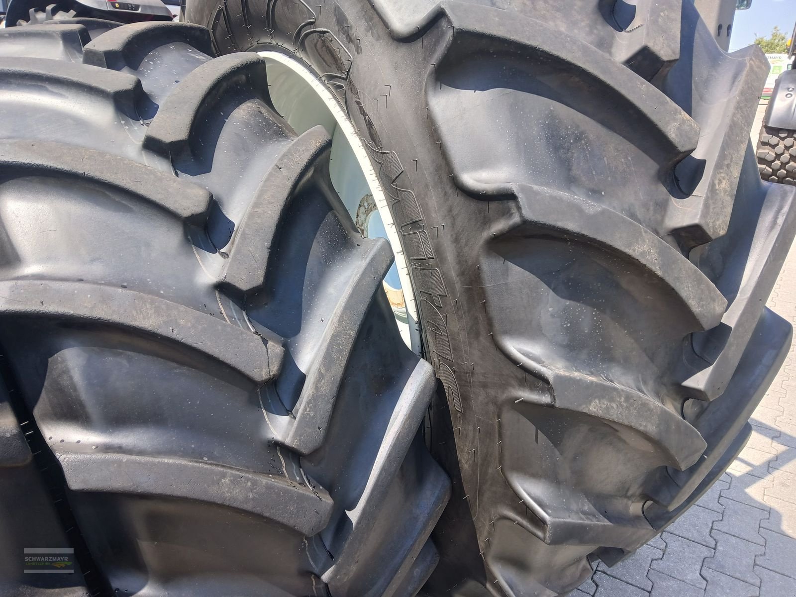 Rad des Typs Mitas 650/65R28+540/65R38 Kompletträder, Vorführmaschine in Aurolzmünster (Bild 7)