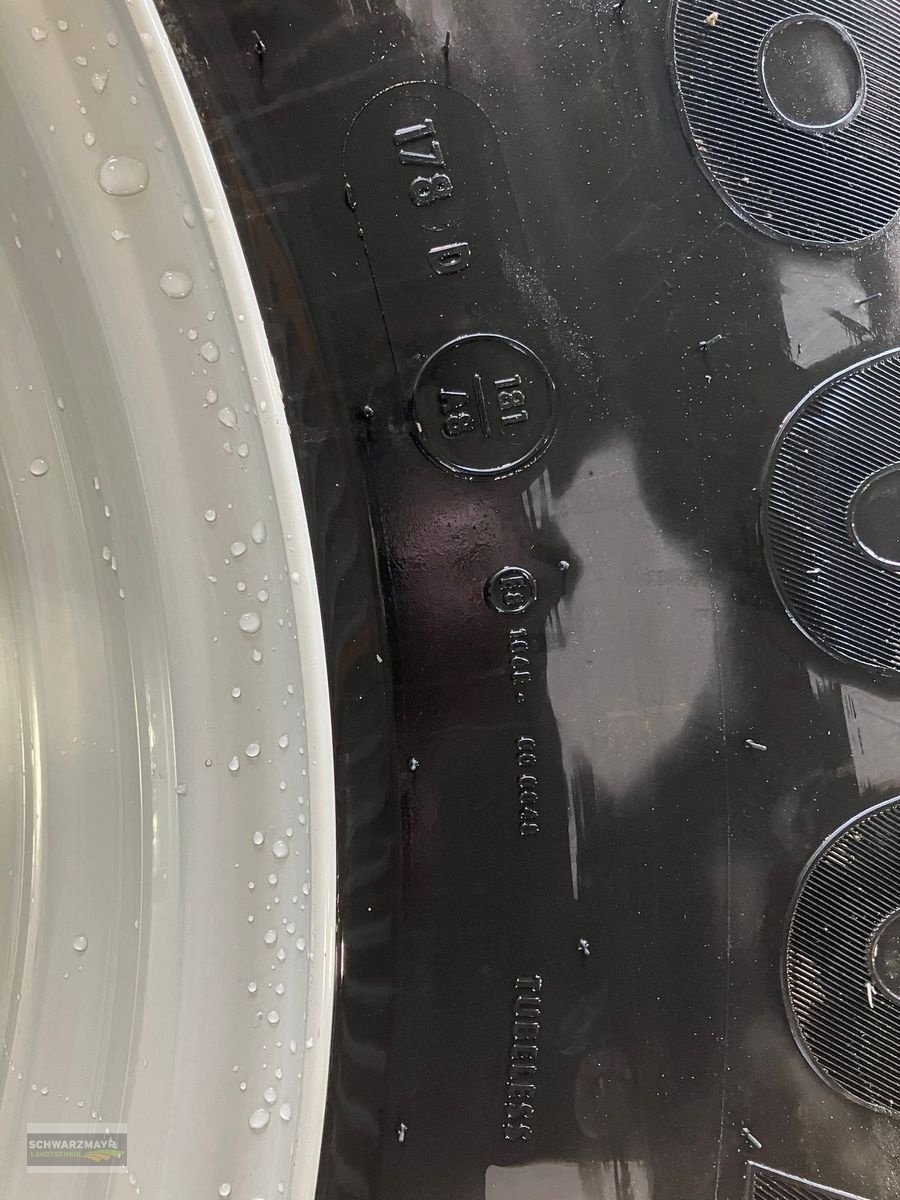 Rad des Typs Mitas 800/70R38+600/70R30, Neumaschine in Gampern (Bild 12)