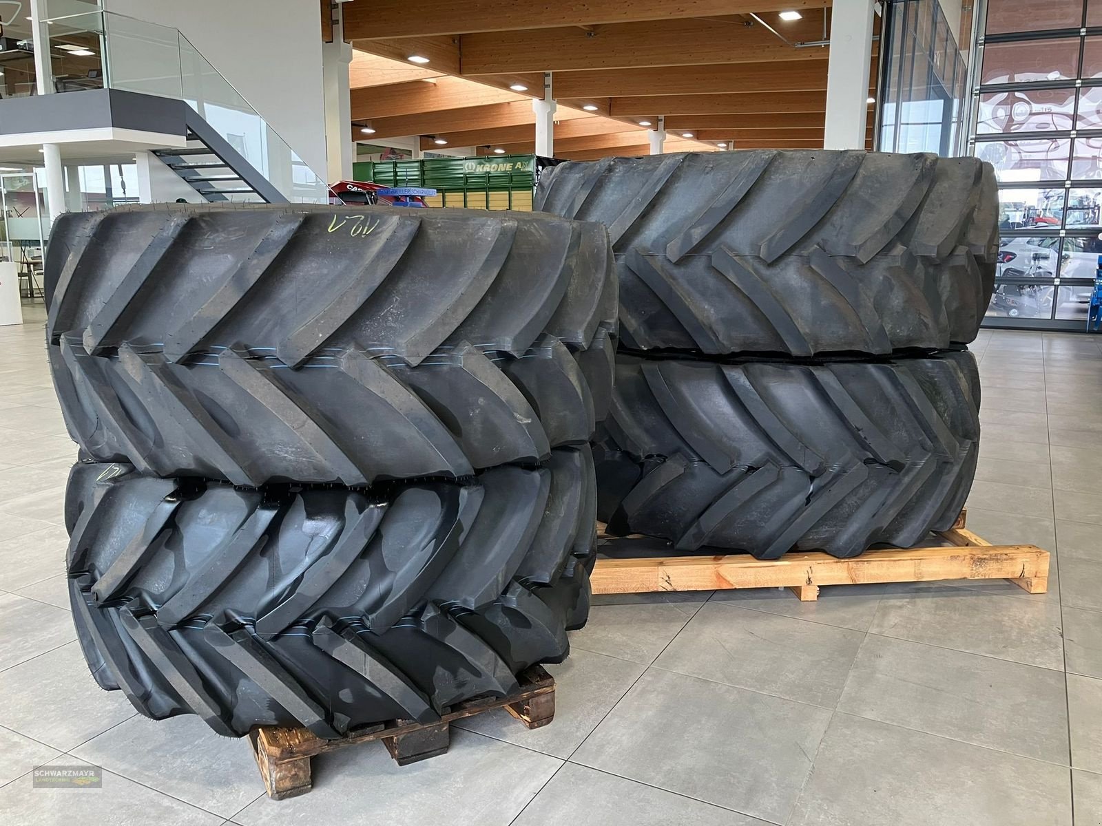Rad des Typs Mitas 800/70R38+600/70R30, Neumaschine in Gampern (Bild 5)