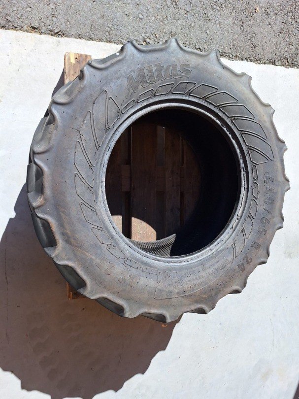 Rad des Typs Mitas Mitas AC 65, 440 / 65 R24, Gebrauchtmaschine in Susten (Bild 3)