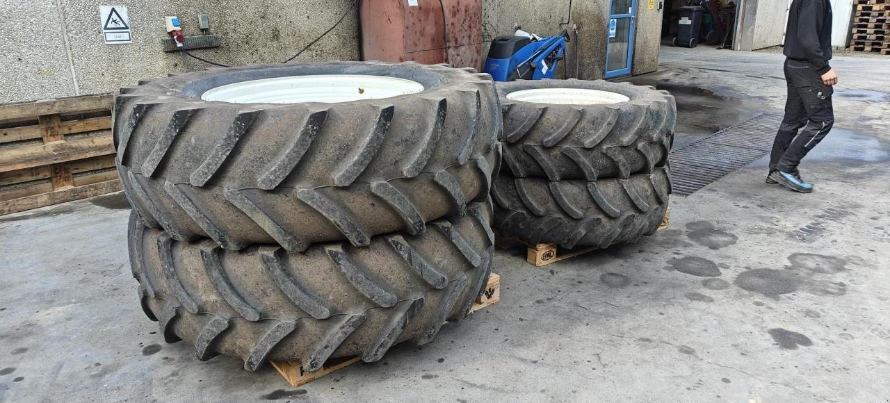 Rad des Typs New Holland 440/80R28 -520/85R38, Gebrauchtmaschine in Maribo (Bild 1)