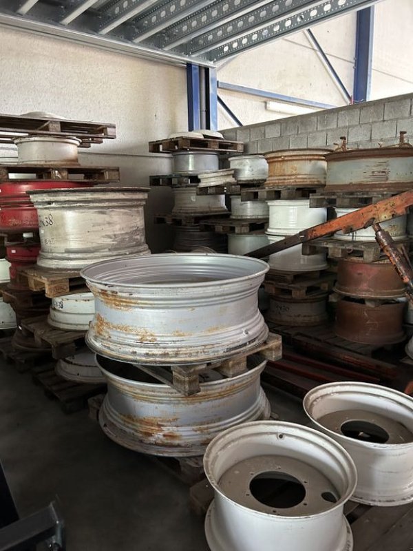 Rad typu New Holland verschillende soorten velgen, Gebrauchtmaschine v Bladel (Obrázek 1)