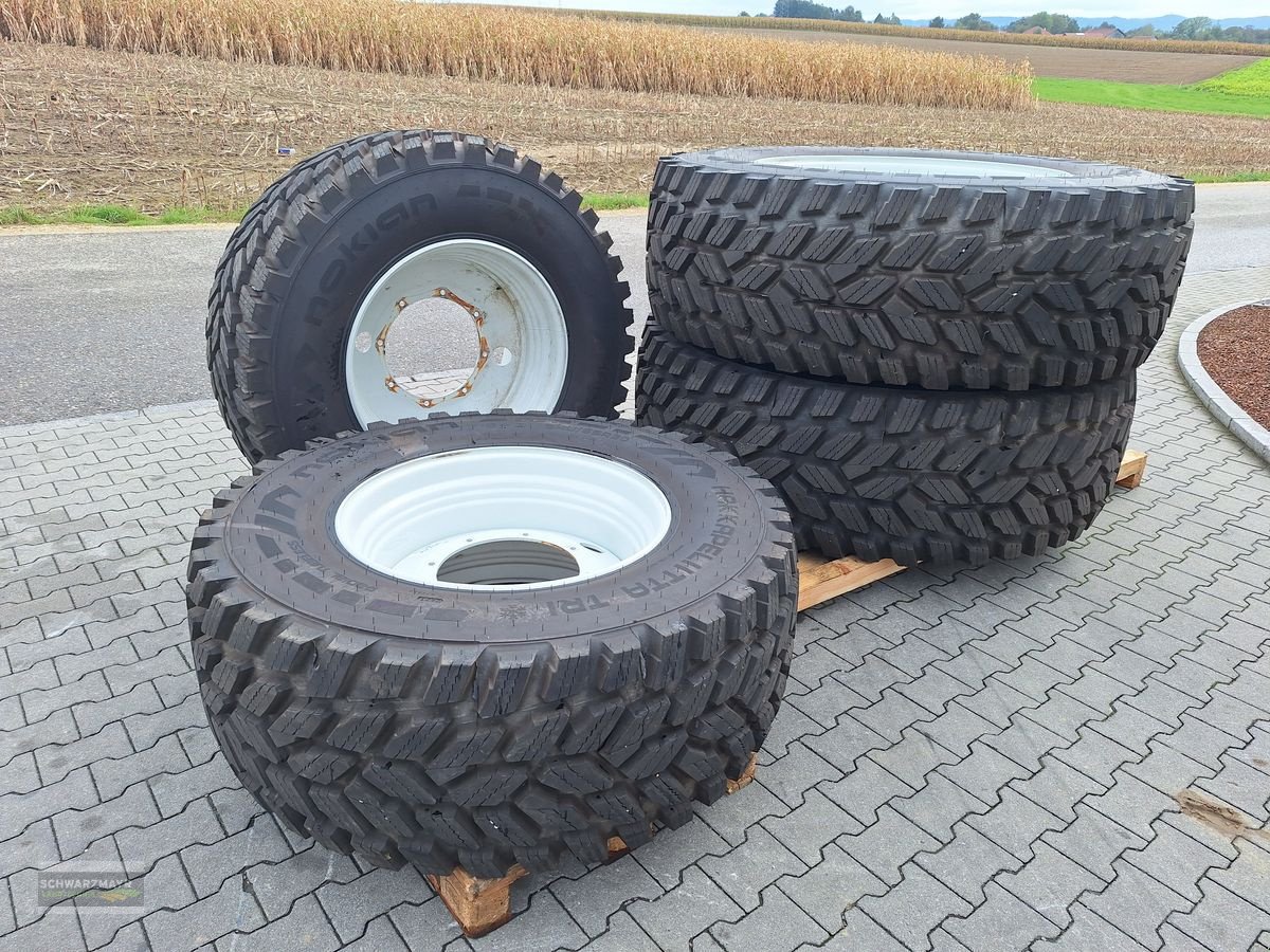 Rad des Typs Nokian 650/65R42+540/65R30, Neumaschine in Gampern (Bild 5)