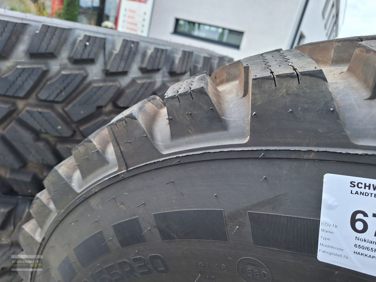 Rad des Typs Nokian 650/65R42+540/65R30, Neumaschine in Gampern (Bild 14)