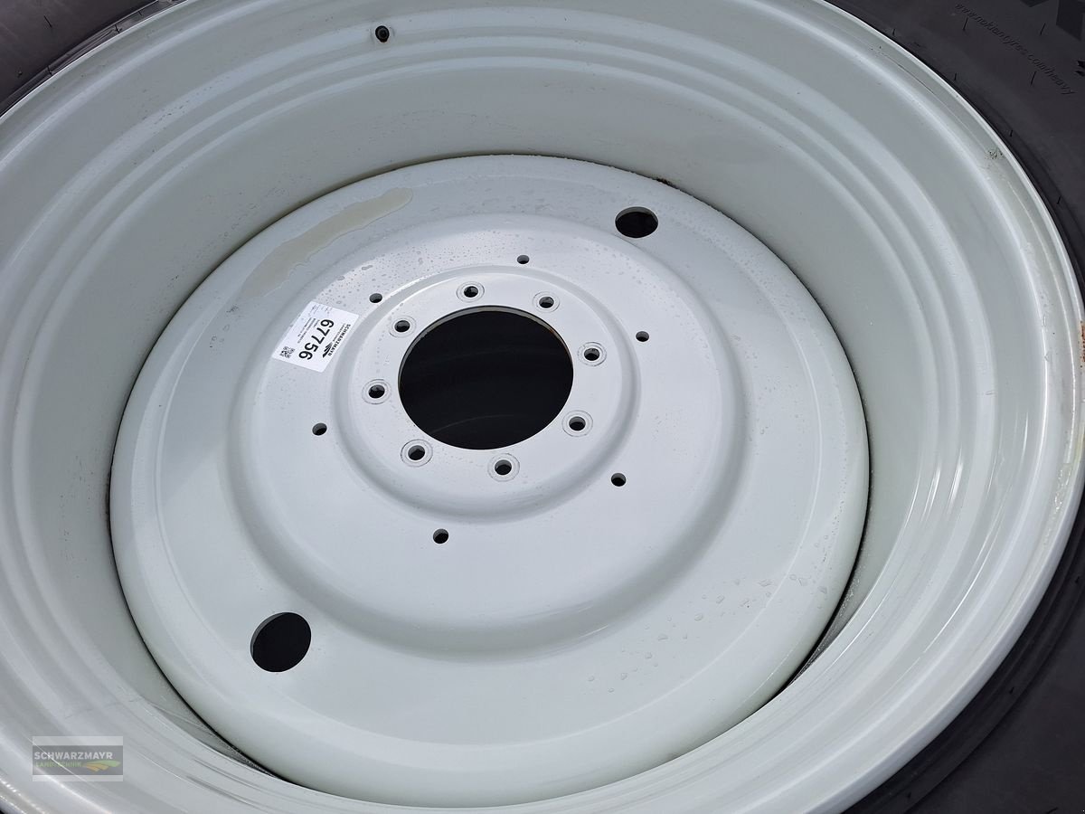 Rad des Typs Nokian 650/65R42+540/65R30, Neumaschine in Gampern (Bild 10)