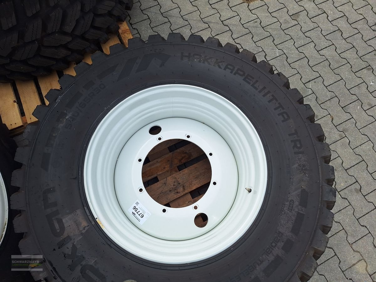 Rad des Typs Nokian 650/65R42+540/65R30, Neumaschine in Gampern (Bild 11)