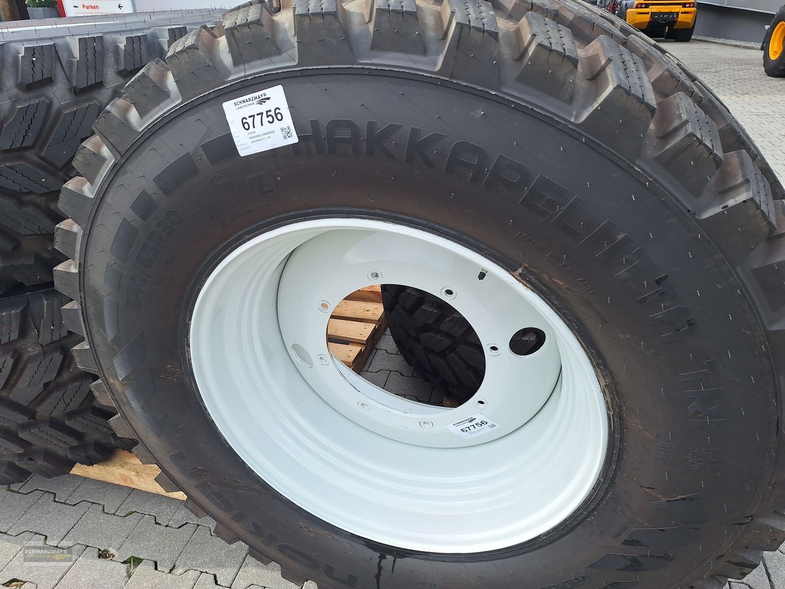 Rad Türe ait Nokian 650/65R42+540/65R30, Neumaschine içinde Gampern (resim 13)