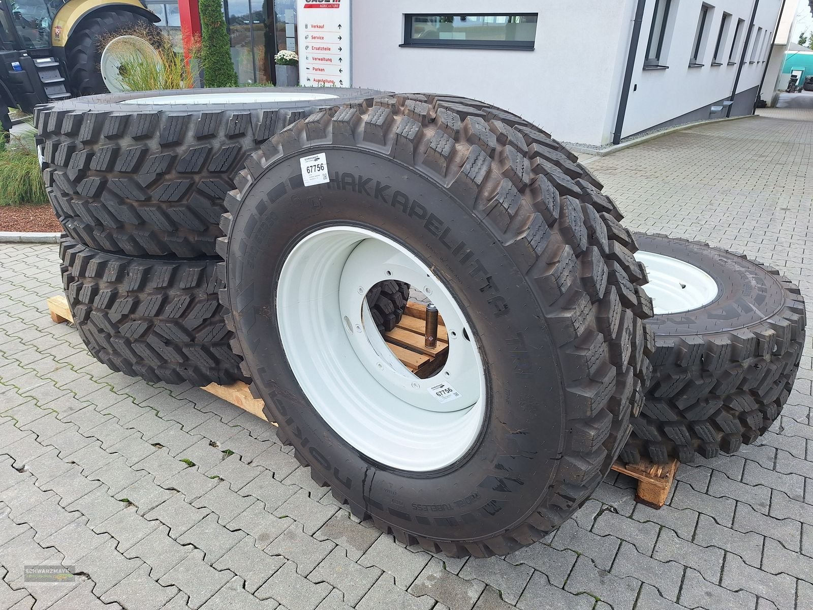 Rad Türe ait Nokian 650/65R42+540/65R30, Neumaschine içinde Gampern (resim 2)