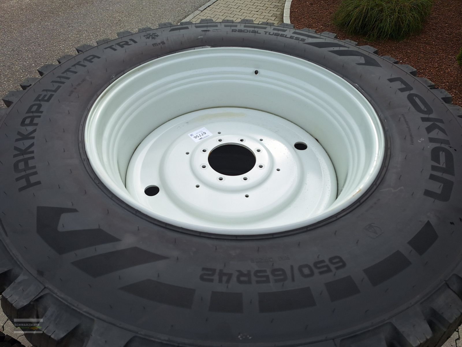 Rad Türe ait Nokian 650/65R42+540/65R30, Neumaschine içinde Gampern (resim 8)