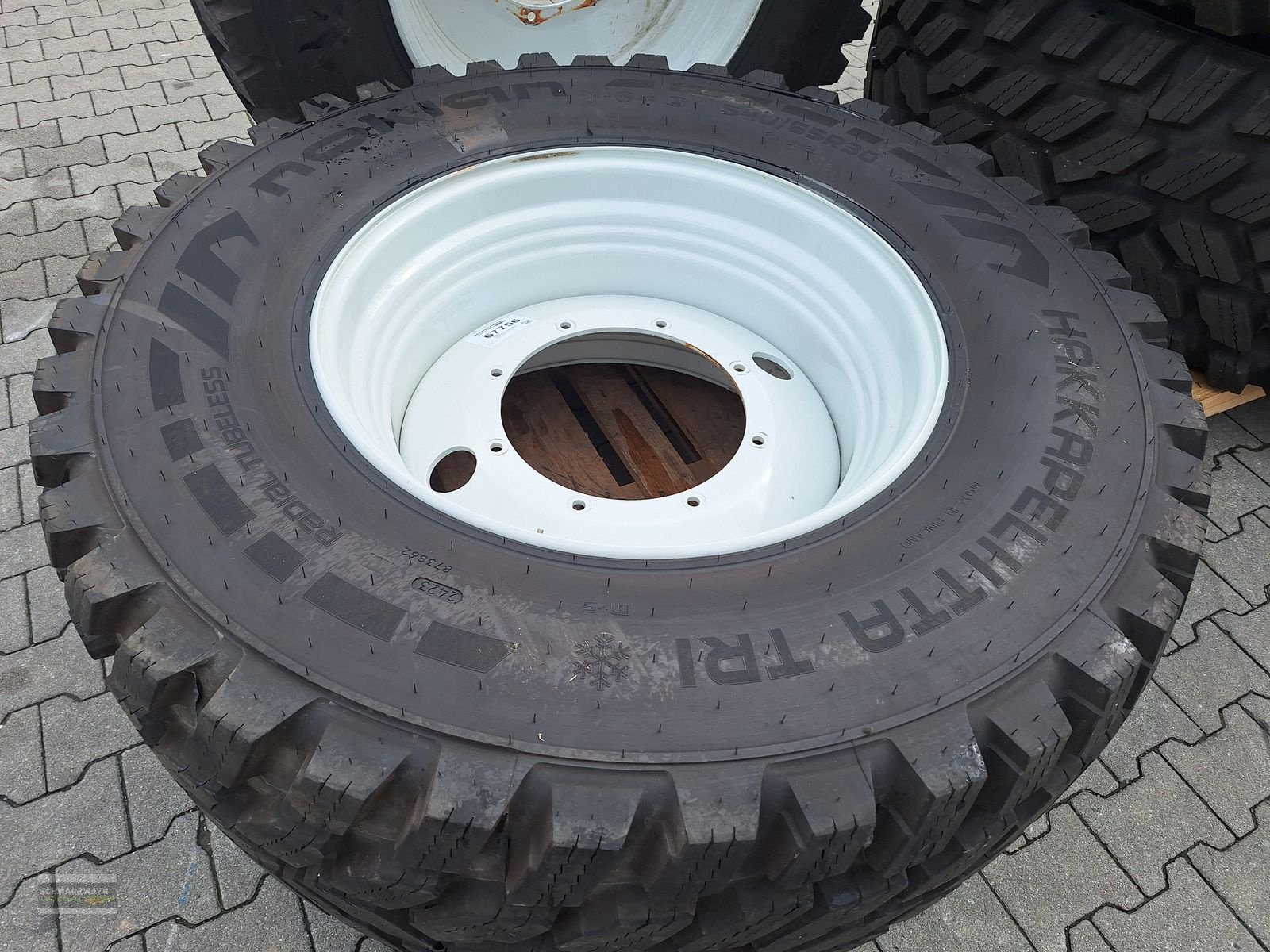 Rad Türe ait Nokian 650/65R42+540/65R30, Neumaschine içinde Gampern (resim 7)