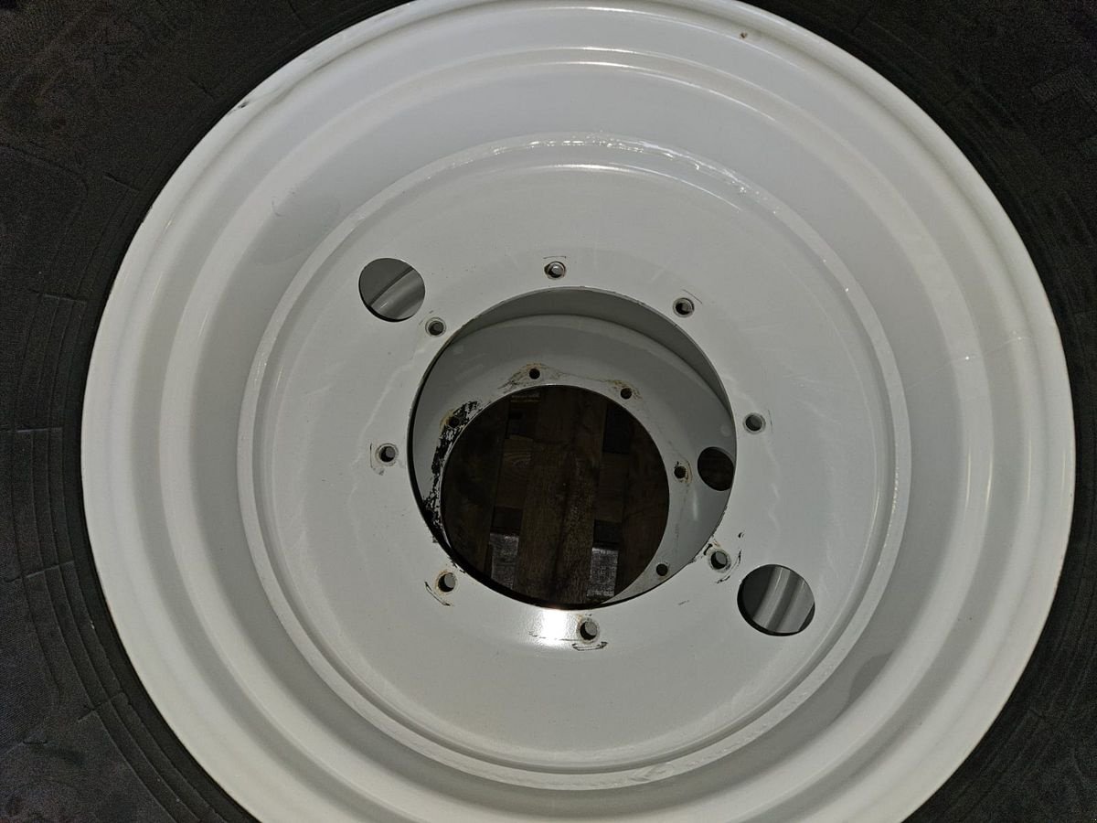 Rad of the type Nokian Kompletträder 440/80R28, Neumaschine in Sulzberg (Picture 6)