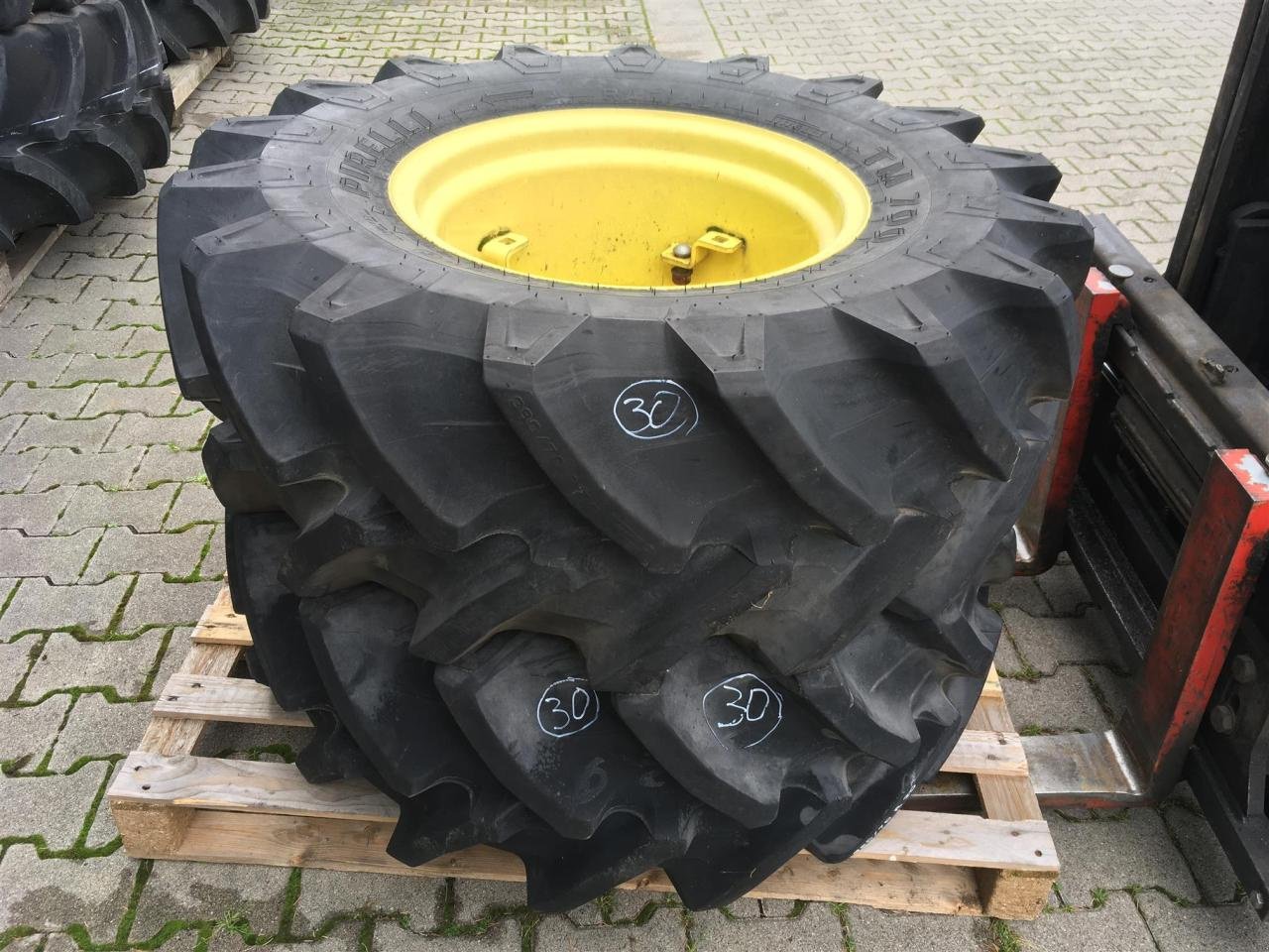 Rad typu Pirelli 380/70R20 x2, Gebrauchtmaschine v Zweibrücken (Obrázek 3)