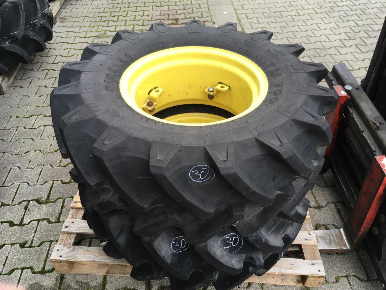 Rad typu Pirelli 380/70R20 x2, Gebrauchtmaschine v Zweibrücken (Obrázek 4)