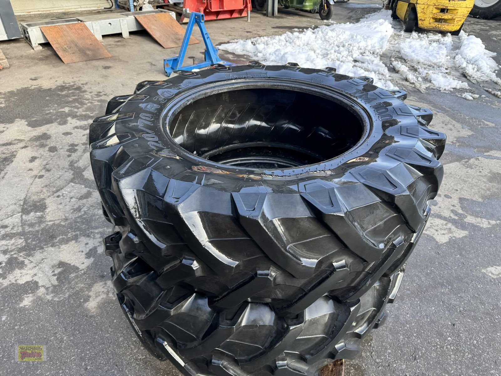Rad типа Pirelli 420/70-R30 TM700 ca. 50% guter Zustand, Gebrauchtmaschine в Kötschach (Фотография 4)